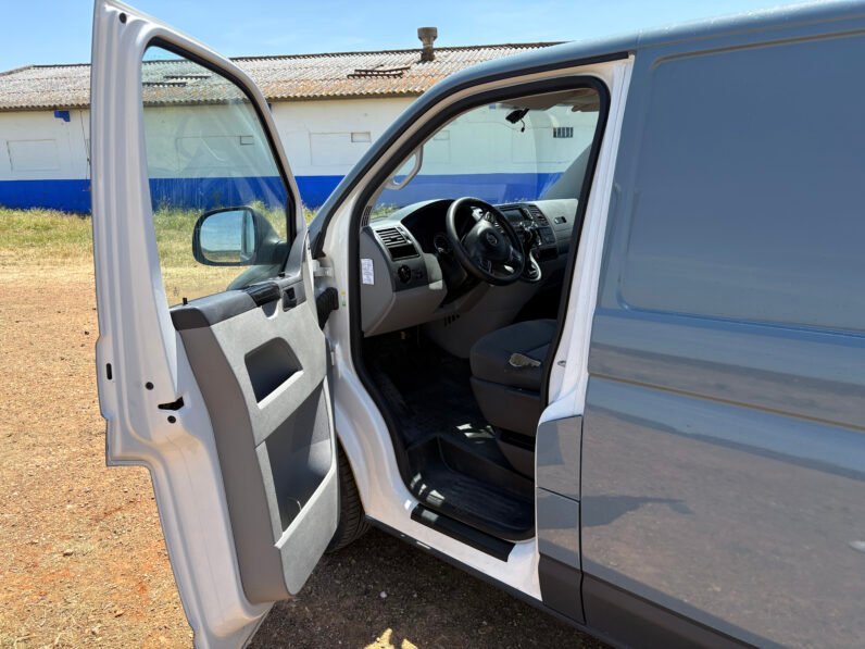 Volkswagen Transporter 2.0 TDI L2H1 4Motion DC