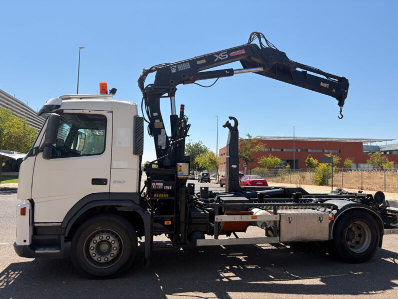 VOLVO FM9 260 4×2 GRÚA HIAB MULTILIFT