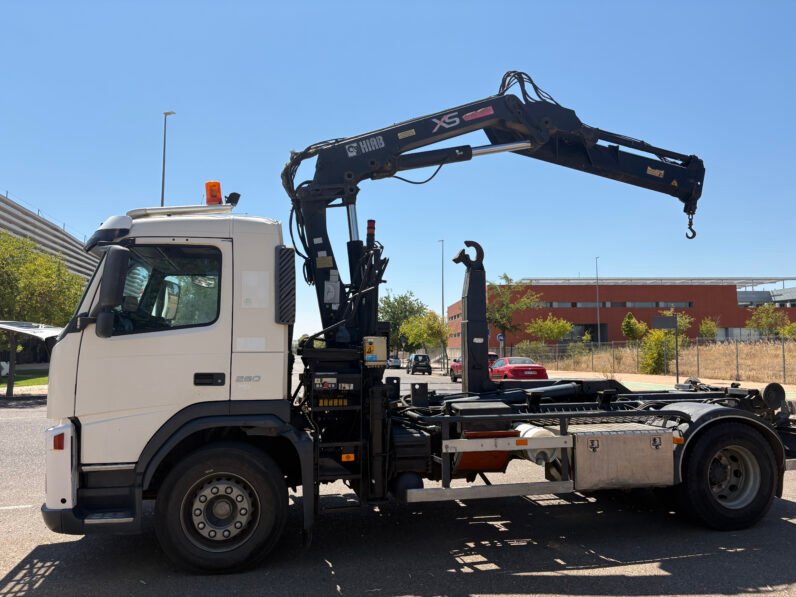 VOLVO FM9 260 4×2 GRÚA HIAB MULTILIFT