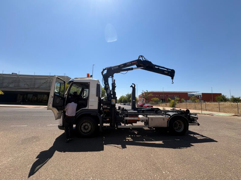 VOLVO FM9 260 4×2 GRÚA HIAB MULTILIFT