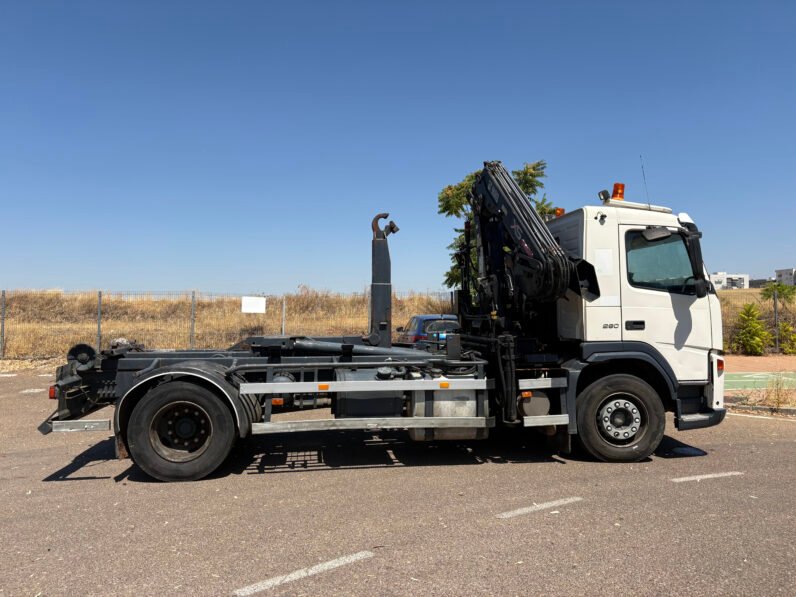 VOLVO FM9 260 4×2 GRÚA HIAB MULTILIFT