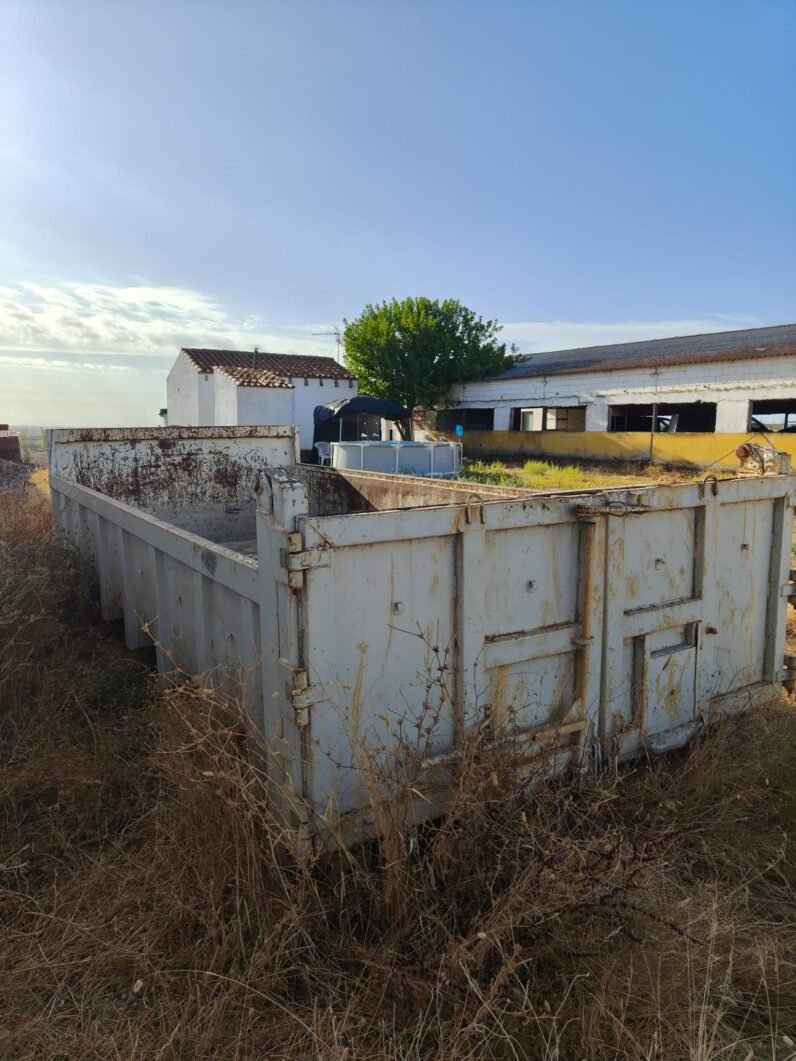 Caja bañera metálica para camión de gancho / Puerta trasera abatible