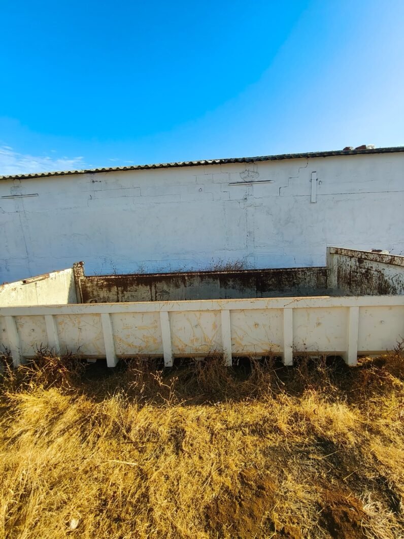 Caja bañera metálica para camión de gancho / Puerta trasera abatible