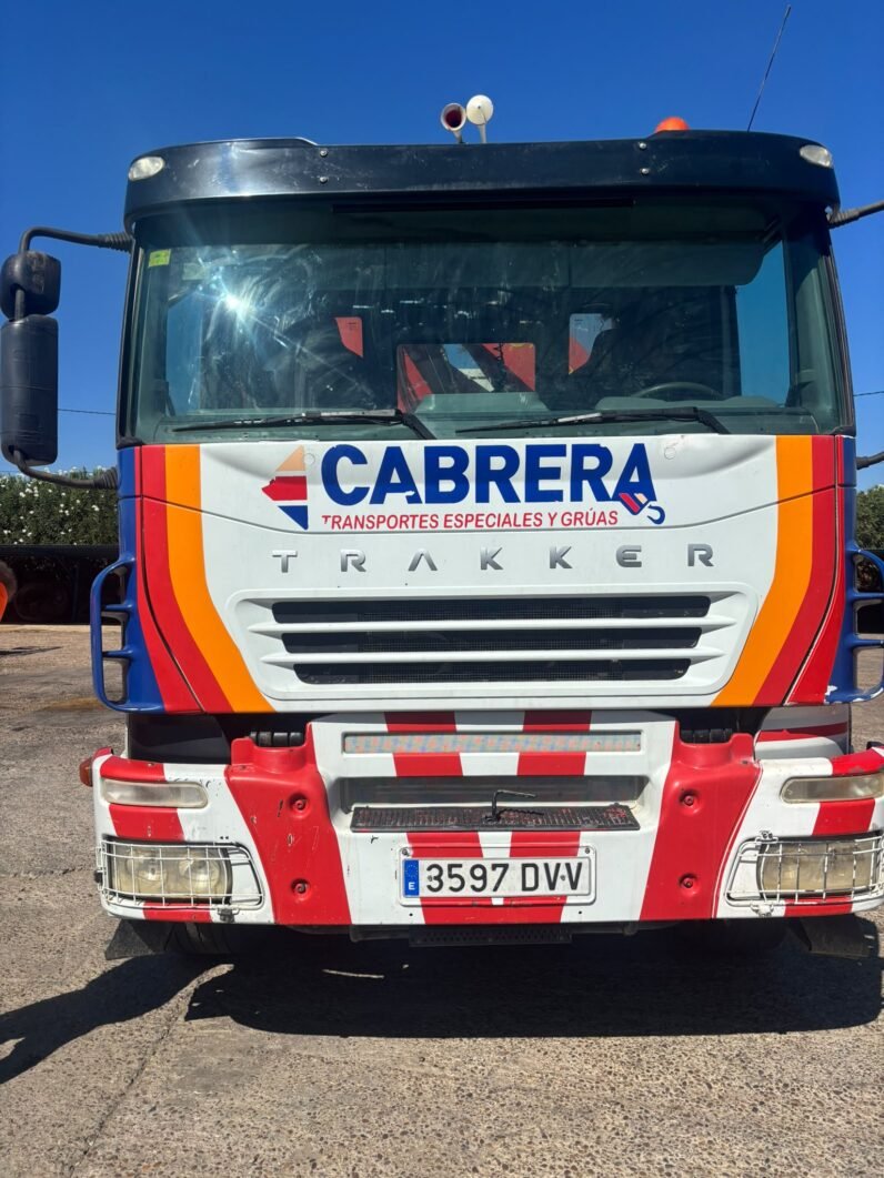 IVECO TRAKKER 310 con grúa Palfinger PK 42502