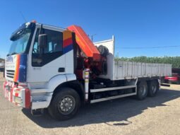 IVECO TRAKKER 310 con grúa Palfinger PK 42502