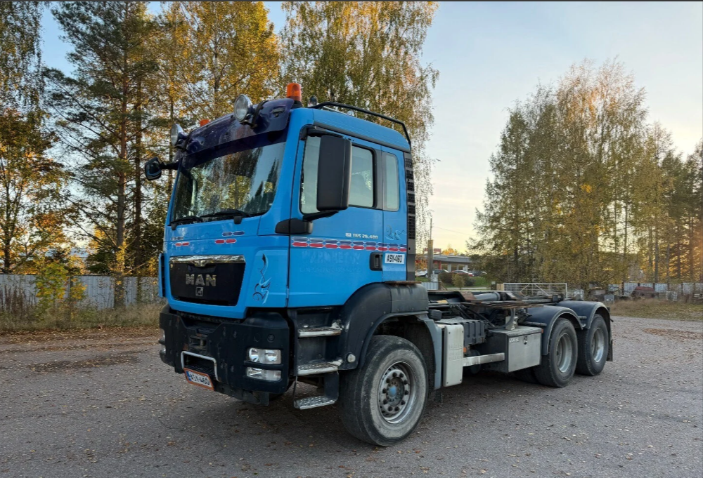 MAN TGS 26.480 6x4 con gancho VAK