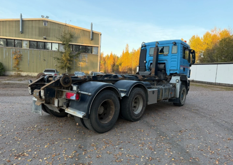 MAN TGS 26.480 6×4 con gancho VAK