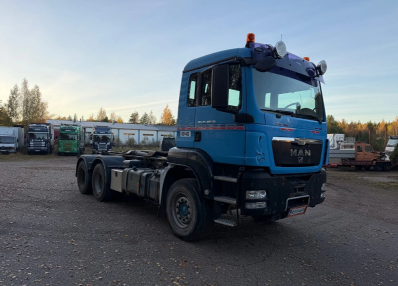 MAN TGS 26.480 6×4 con gancho VAK